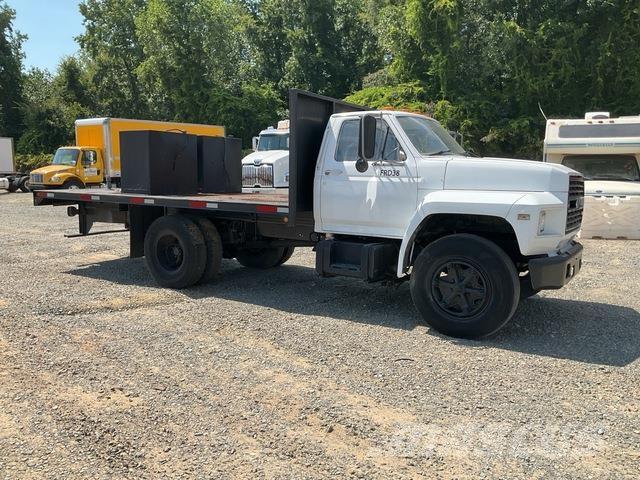 Ford F-600 Camioane platforma/prelata