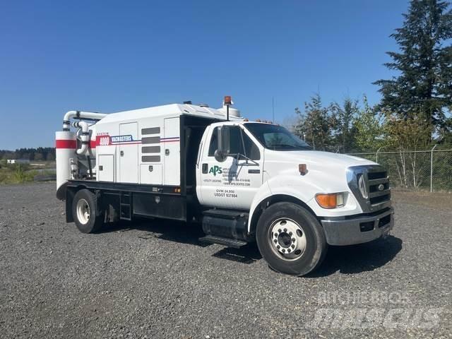Ford F-650 Excavatoare pe șenile
