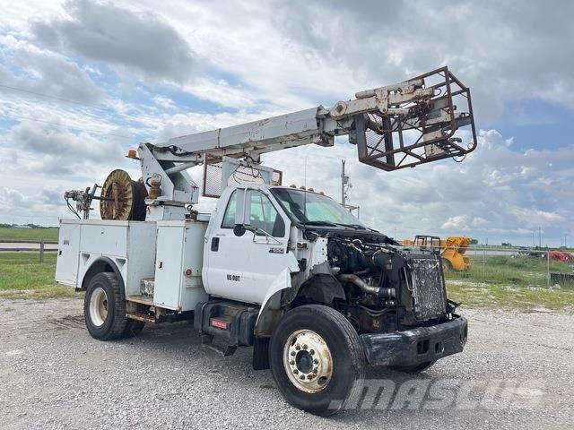 Ford F-650 Platforme aeriene montate pe camion