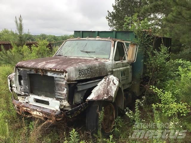 Ford F-700 Autobasculanta