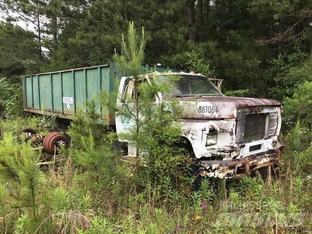 Ford F-700 Autobasculanta