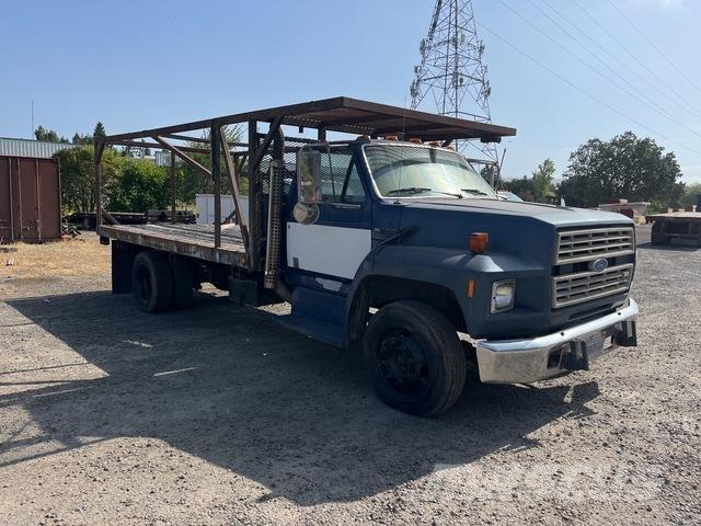 Ford F-700 Camioane platforma/prelata