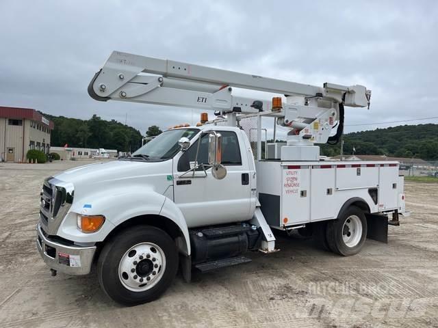Ford F-750 Platforme aeriene montate pe camion