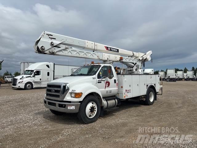 Ford F-750 Platforme aeriene montate pe camion