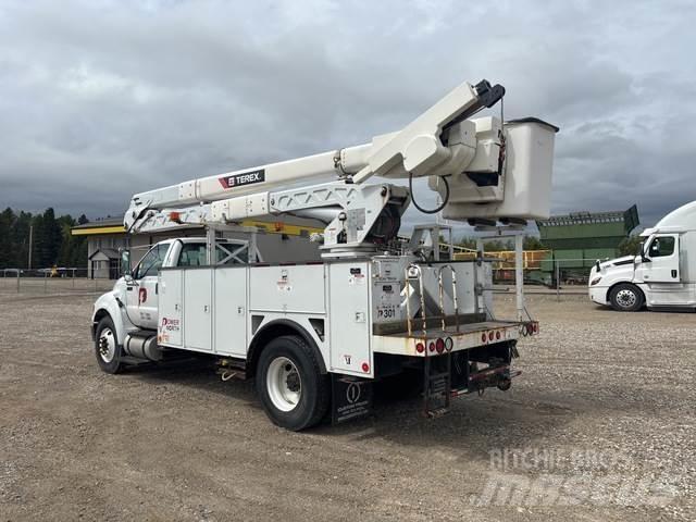 Ford F-750 Platforme aeriene montate pe camion