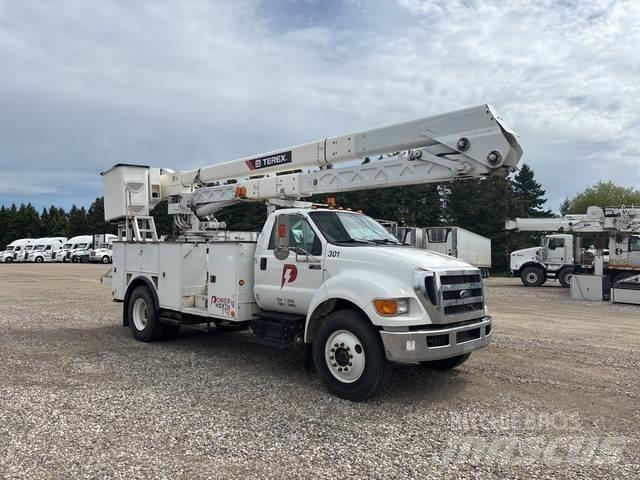 Ford F-750 Platforme aeriene montate pe camion