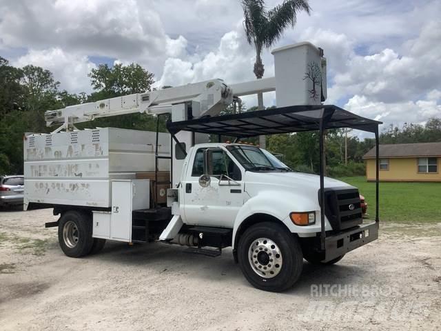 Ford F-750 Platforme aeriene montate pe camion