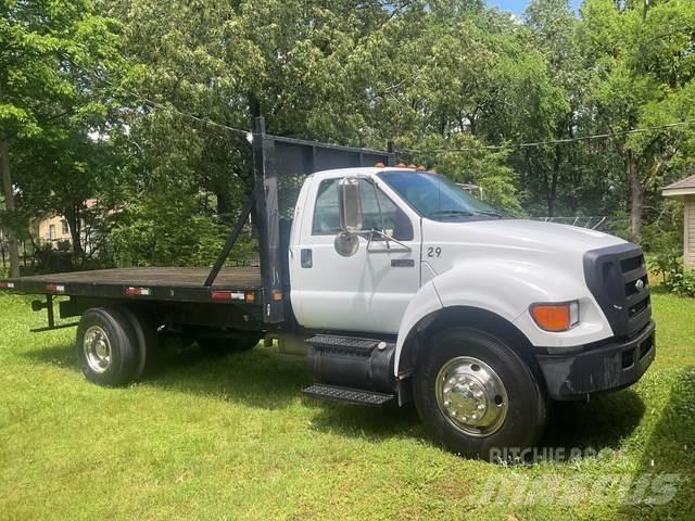 Ford F-750 Camioane platforma/prelata