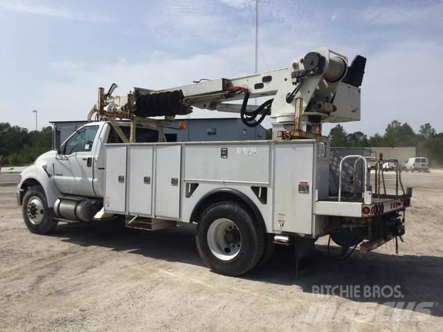 Ford F-750 Utilaje mobile de forat