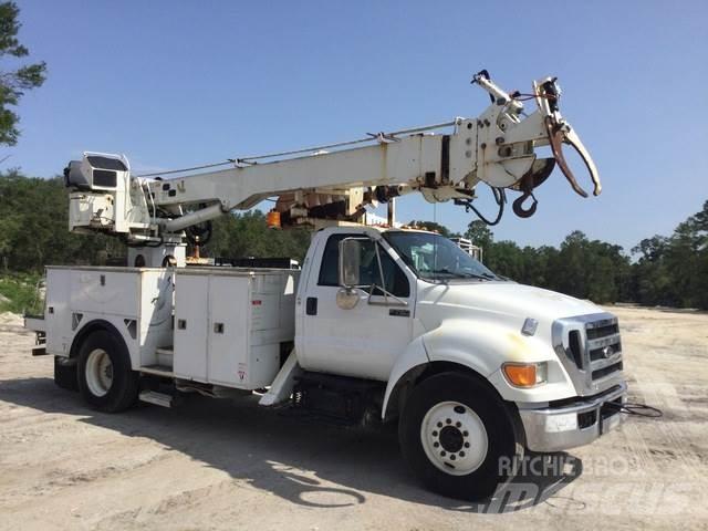 Ford F-750 Utilaje mobile de forat