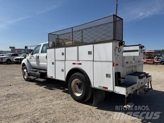 Ford F-750 Municipal/vehicul cu uz general