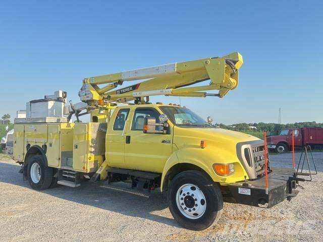 Ford F-750 Platforme aeriene montate pe camion