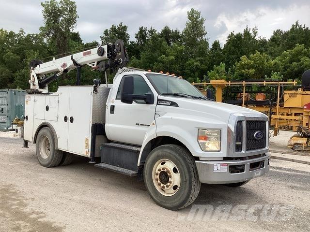 Ford F-750 Municipal/vehicul cu uz general