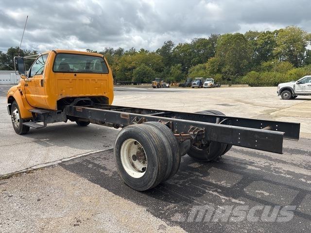 Ford F-750 Cabine si interior