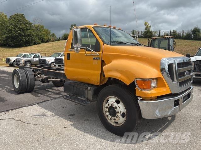 Ford F-750 Cabine si interior