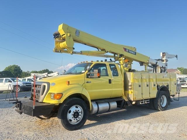Ford F-750 Platforme aeriene montate pe camion