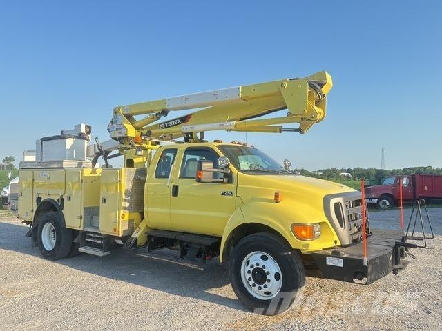 Ford F-750 Platforme aeriene montate pe camion