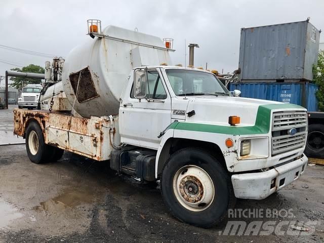 Ford F700 Utilaje construcții - Altele