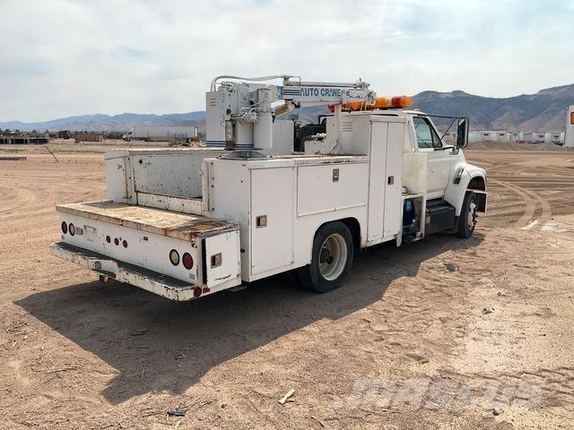 Ford F700 Municipal/vehicul cu uz general