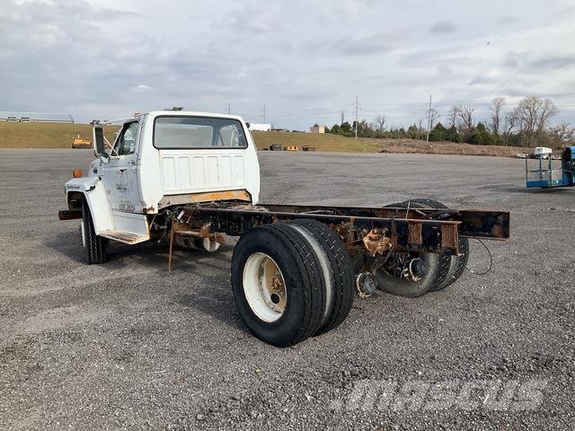 Ford F700 Cabine si interior
