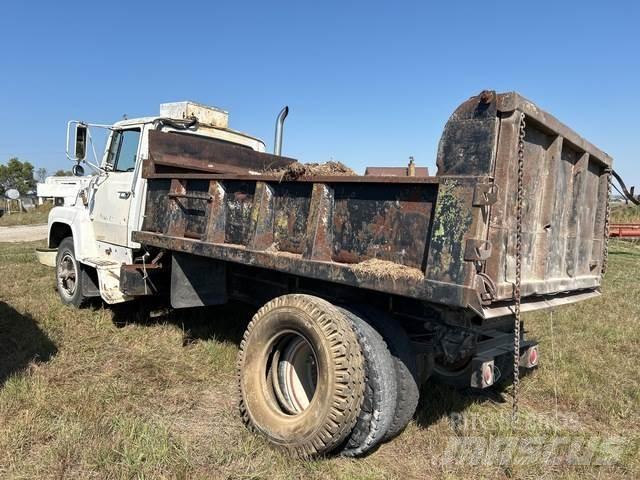 Ford F7000 Autobasculanta