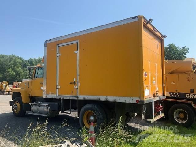 Ford L8000 Municipal/vehicul cu uz general