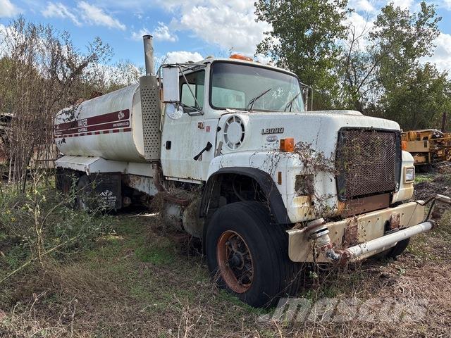 Ford L8000 Cisterne
