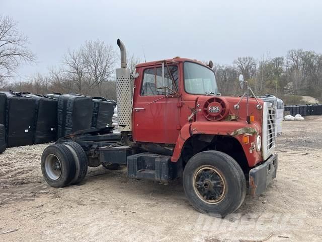 Ford LN8000 Autotractoare