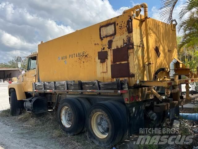Ford LT8000 Cisterne