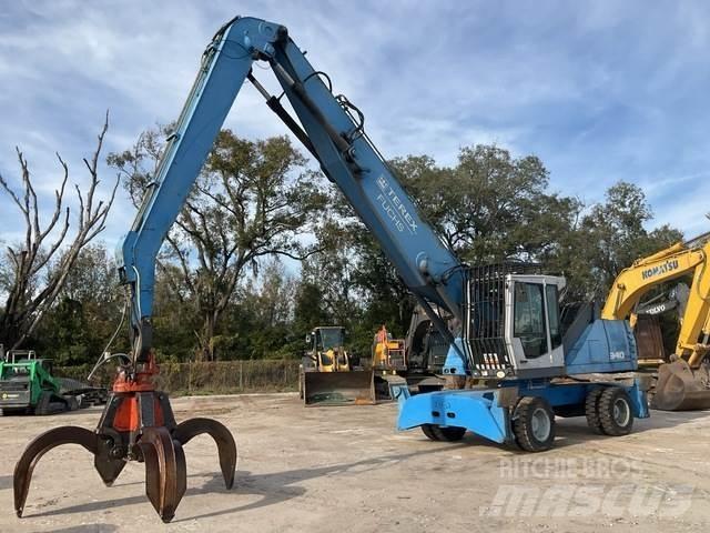 Fuchs MHL340 Paleta de manipulare