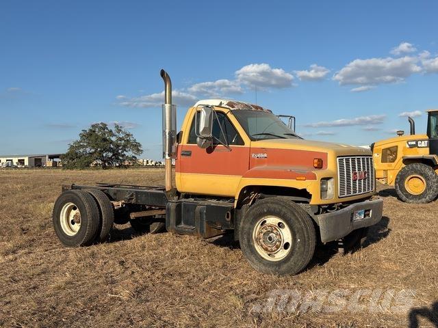 GMC Topkick Cabine si interior