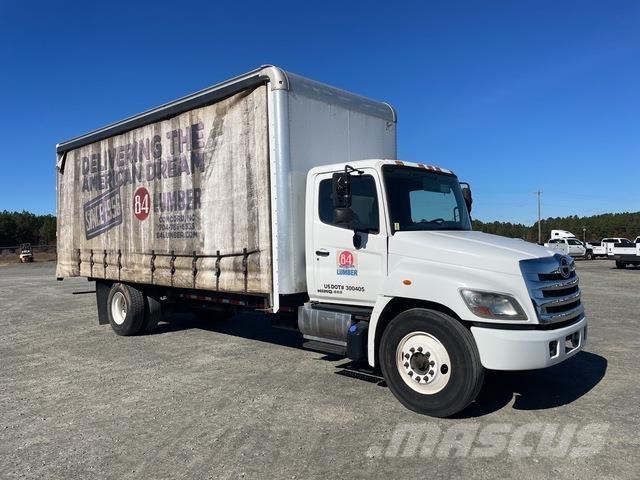 Hino 268 Camion cu prelata