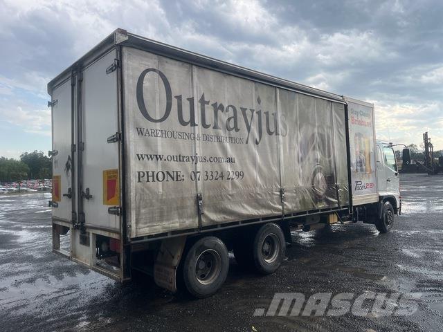 Hino FD1J Camion cu prelata