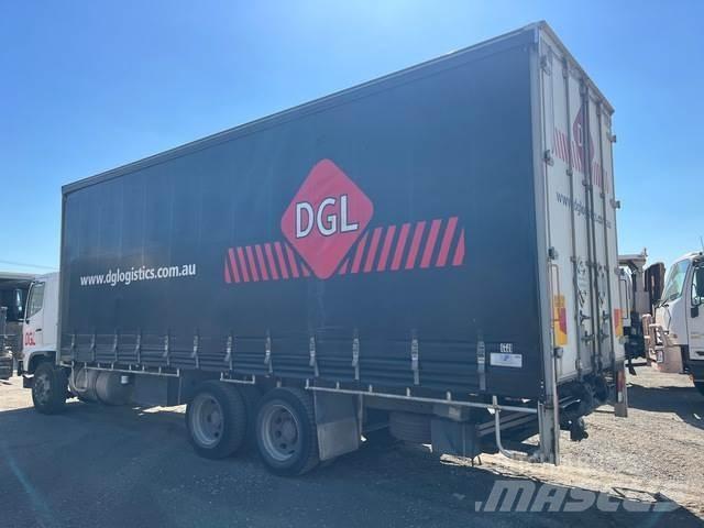 Hino FM1J Camion cu prelata