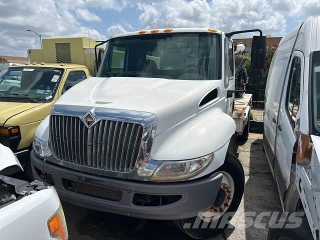 International  Platforme aeriene montate pe camion