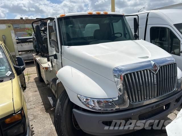 International  Platforme aeriene montate pe camion