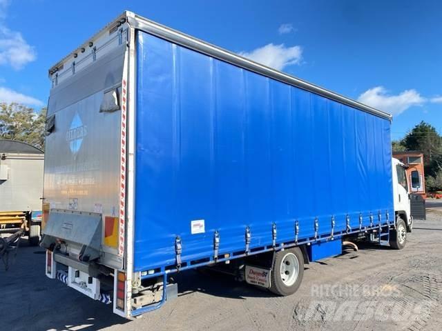 Isuzu FSD 850 Camion cu prelata