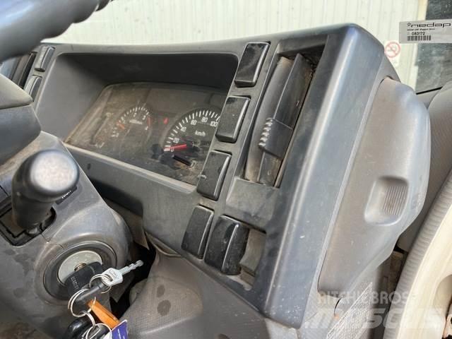 Isuzu NNR 200 Camioane platforma/prelata
