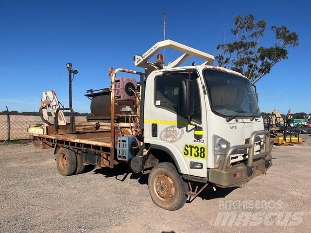 Isuzu NPS 300 Camioane platforma/prelata