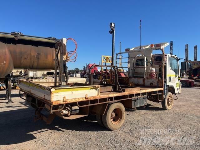 Isuzu NPS 300 Camioane platforma/prelata
