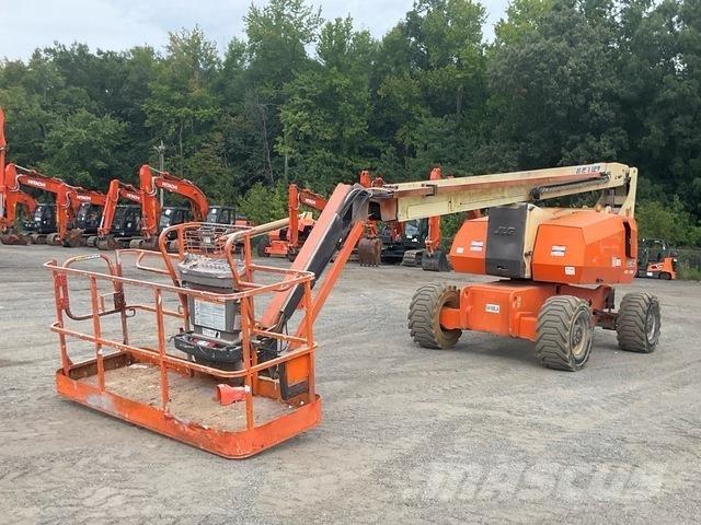 JLG 800AJ Nacele cu brat articulat
