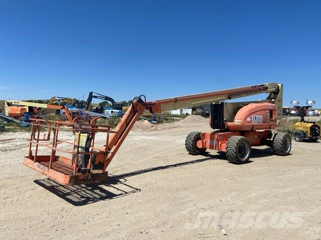 JLG 800AJ Nacele cu brat articulat