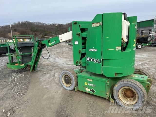 JLG E300AJ Nacele cu brat articulat