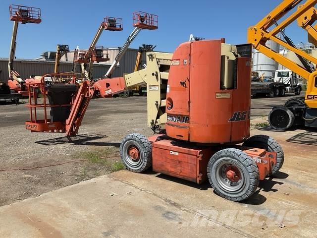 JLG E300AJP Nacele cu brat articulat