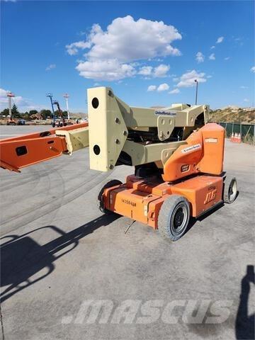 JLG E400AJP Nacele cu brat articulat