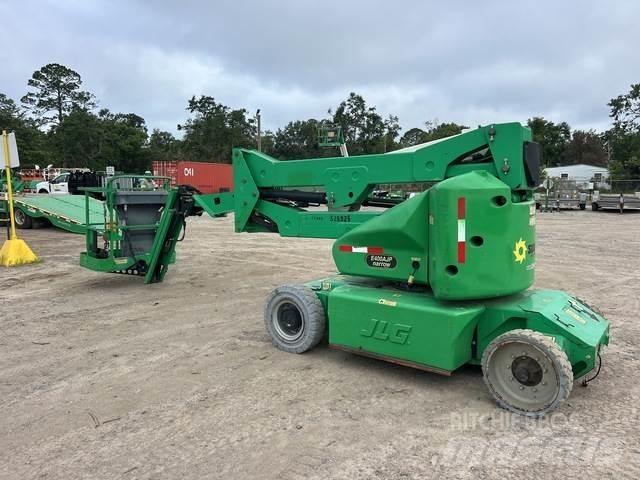 JLG E400AJPN Nacele cu brat articulat