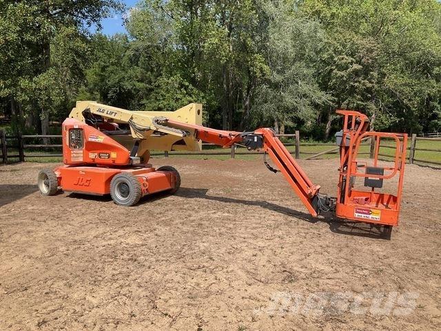 JLG E400AJPN Nacele cu brat articulat