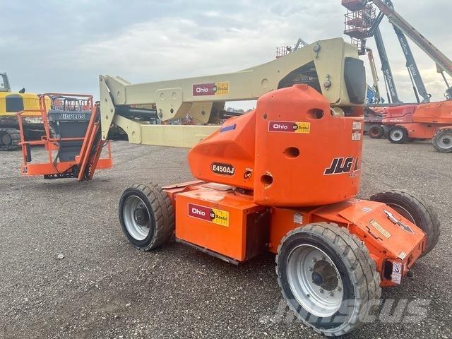 JLG E450AJ Nacele cu brat articulat