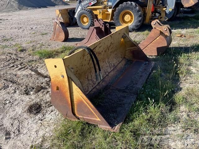 John Deere  Buldoexcavatoare