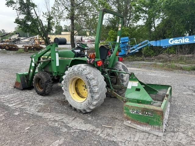John Deere  Tractoare compacte